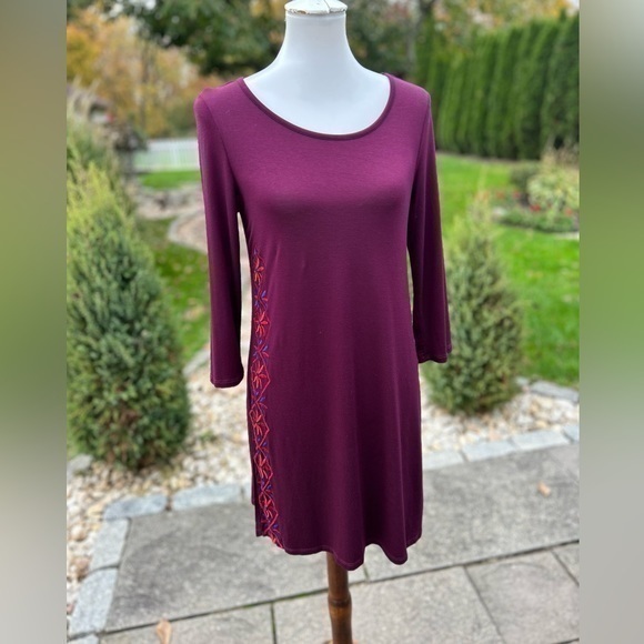 Tops - Long burgundy embroidered tunic style top